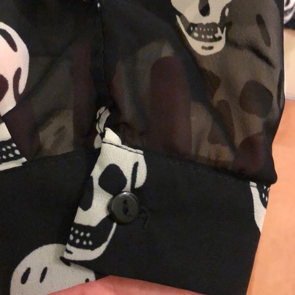 .Séduction Black blouse with skulls - Picture 4 of 8